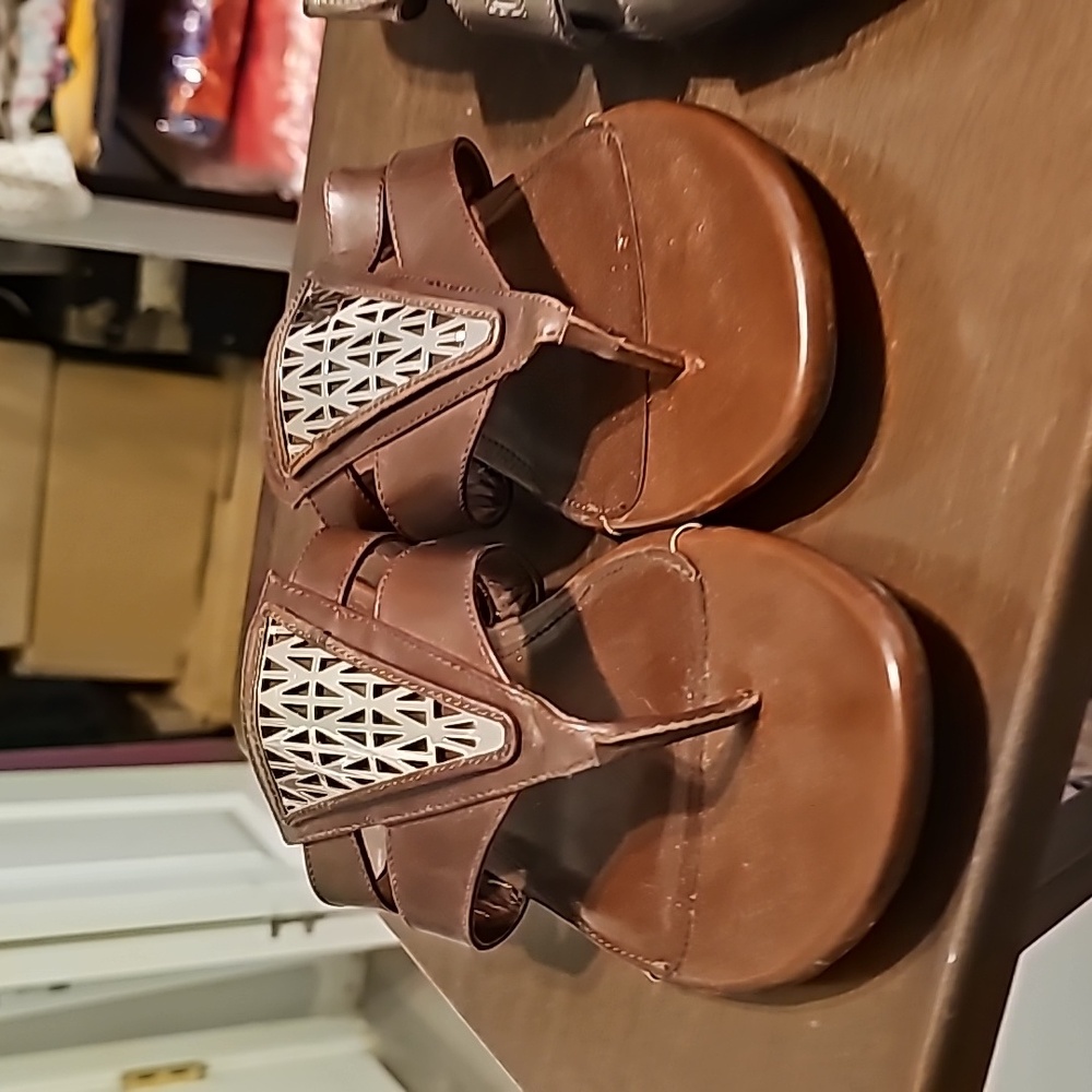 Like new Alex Marie sandles 11M - Picture 2 of 6